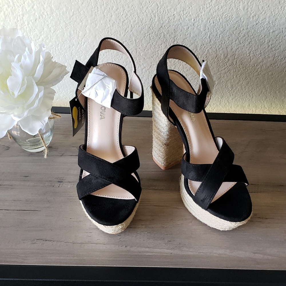 Black heel sandals